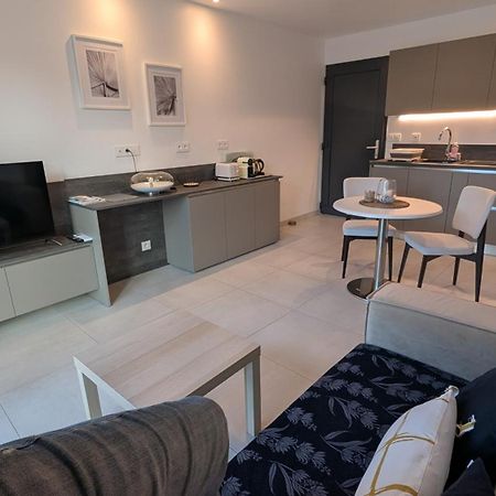 Appartement Domaine de la chapelle à Roquefort les Pins - Jacuzzi privatif - Alpes maritimes Extérieur photo
