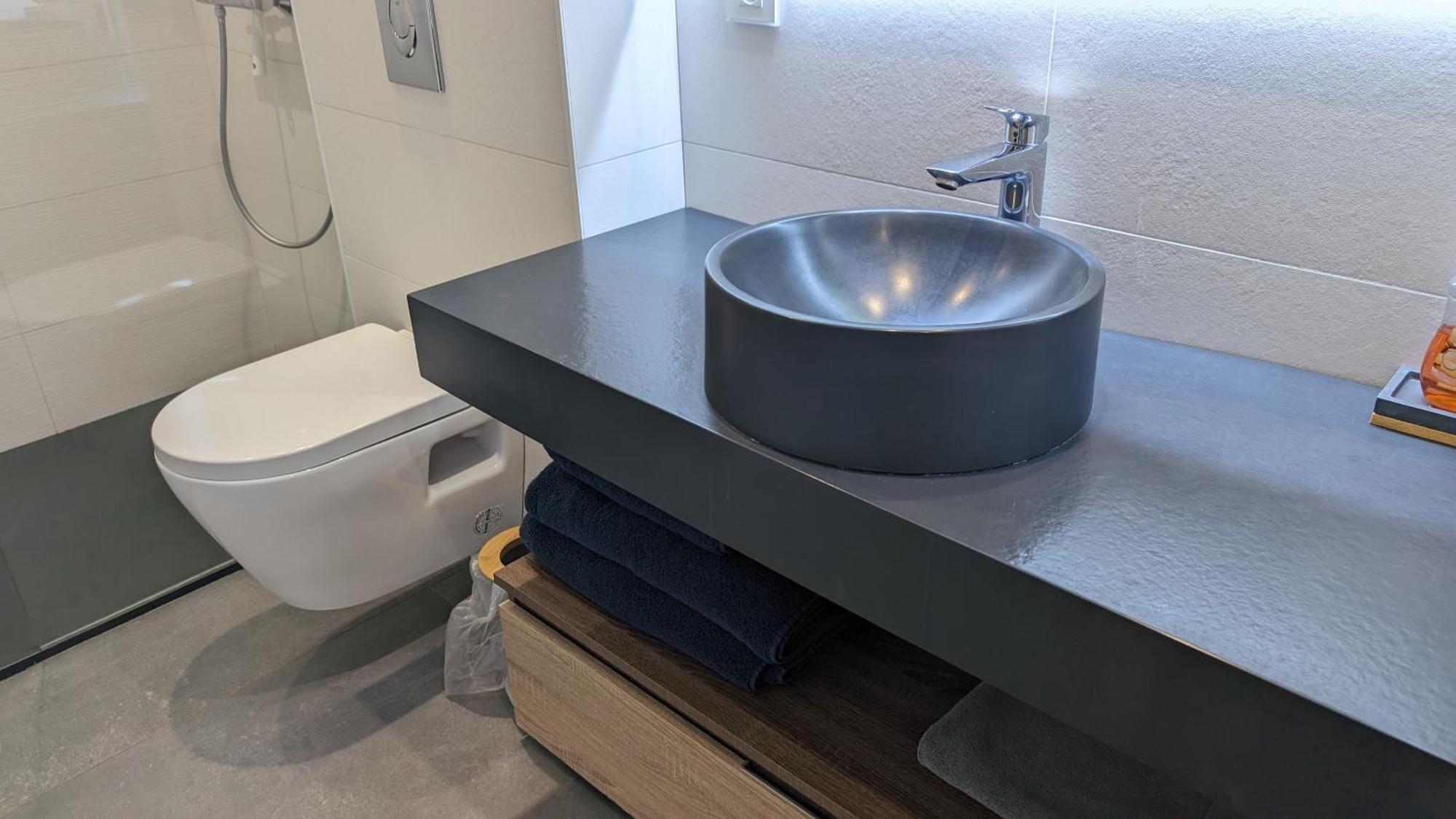 Appartement Domaine de la chapelle à Roquefort les Pins - Jacuzzi privatif - Alpes maritimes Extérieur photo
