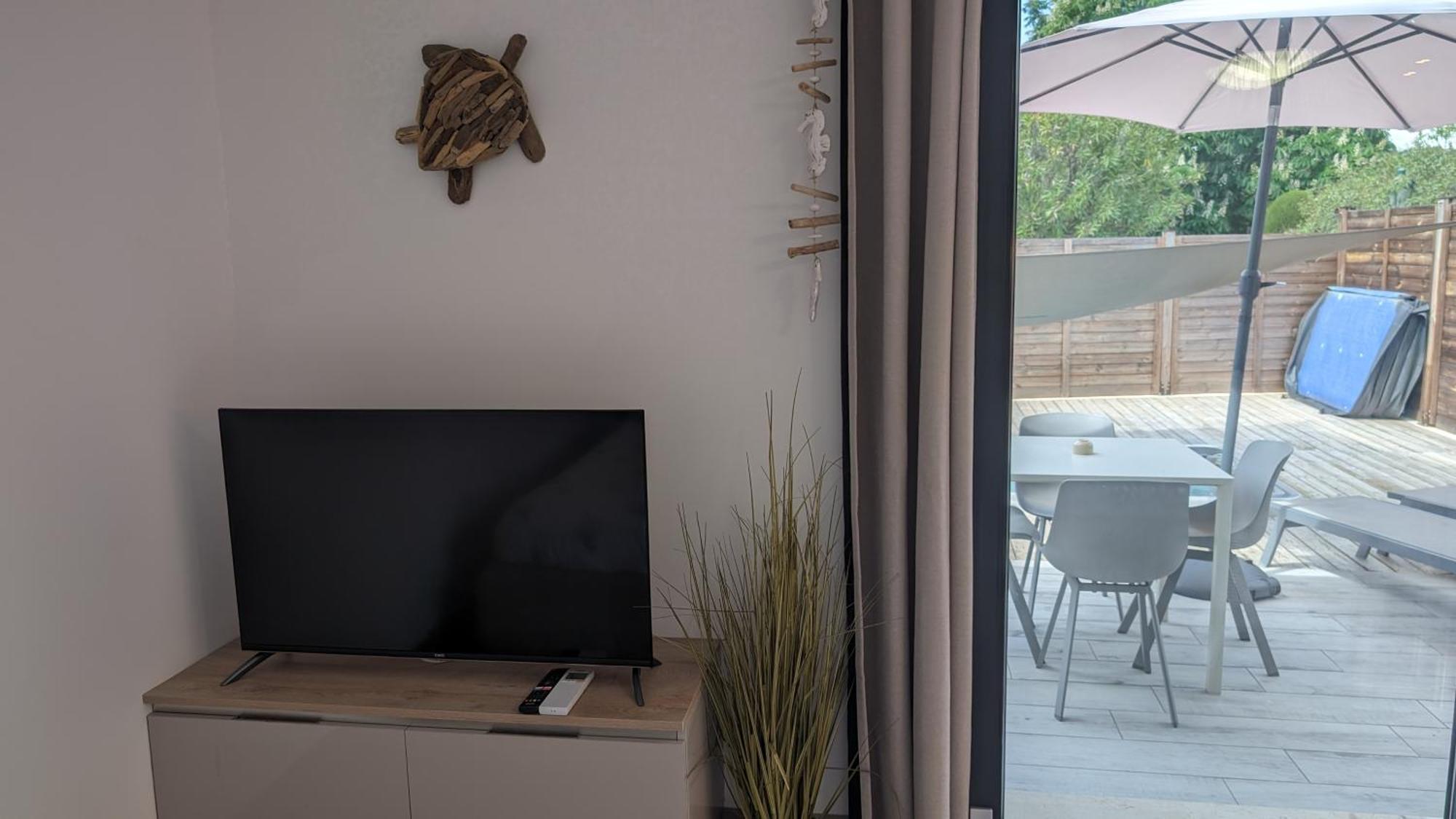 Appartement Domaine de la chapelle à Roquefort les Pins - Jacuzzi privatif - Alpes maritimes Extérieur photo
