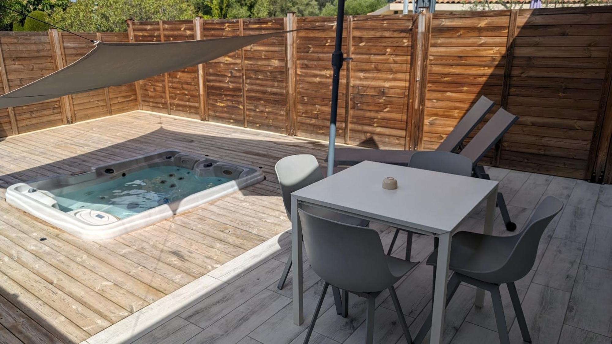 Appartement Domaine de la chapelle à Roquefort les Pins - Jacuzzi privatif - Alpes maritimes Extérieur photo