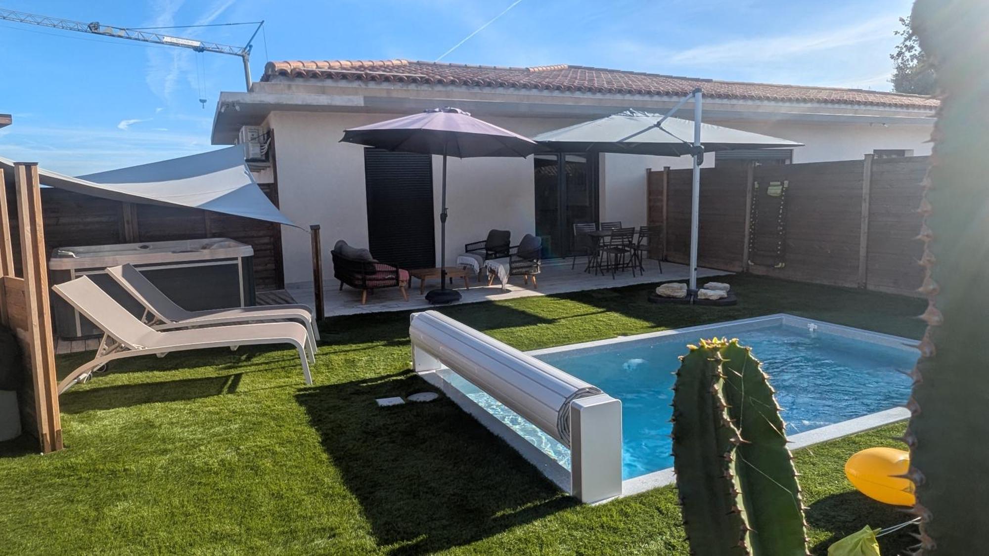 Appartement Domaine de la chapelle à Roquefort les Pins - Jacuzzi privatif - Alpes maritimes Extérieur photo