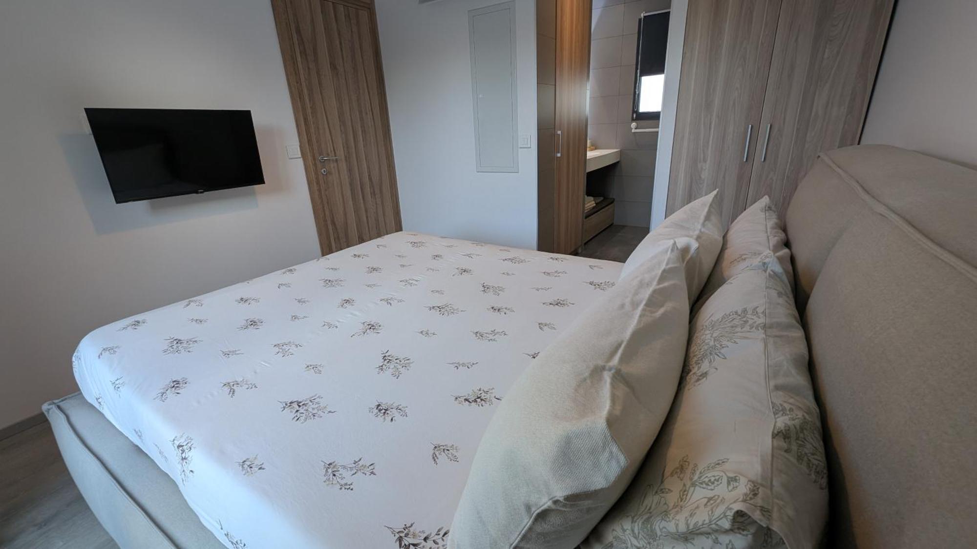 Appartement Domaine de la chapelle à Roquefort les Pins - Jacuzzi privatif - Alpes maritimes Extérieur photo
