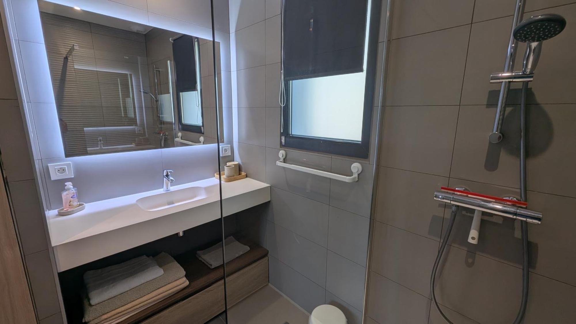 Appartement Domaine de la chapelle à Roquefort les Pins - Jacuzzi privatif - Alpes maritimes Extérieur photo