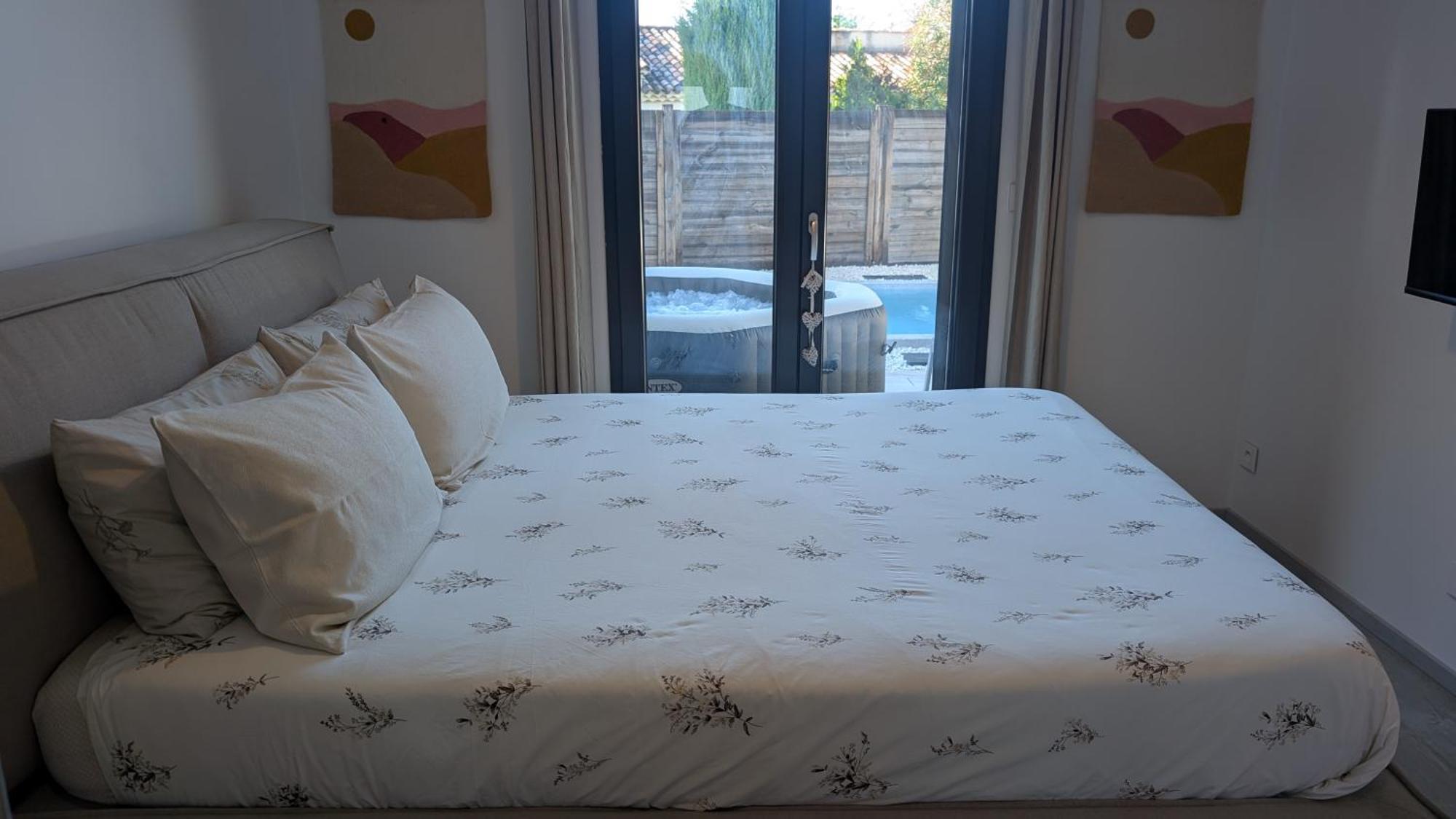 Appartement Domaine de la chapelle à Roquefort les Pins - Jacuzzi privatif - Alpes maritimes Extérieur photo